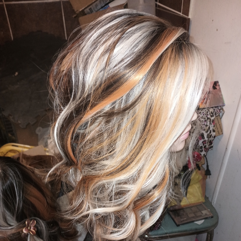Premium Women’s Blonde & Brown Highlighted Wig - Stylish Layered Look